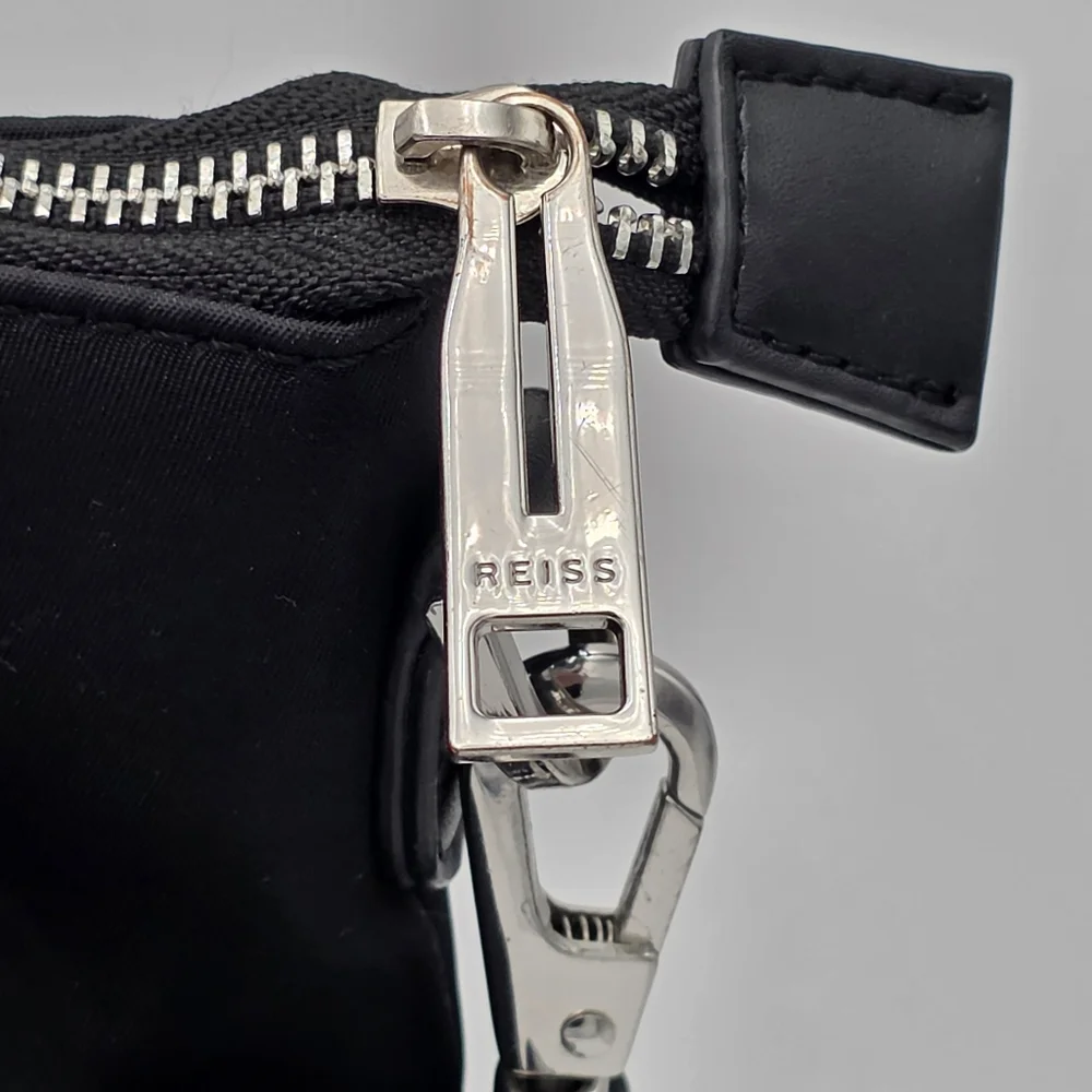 Reiss Carlton Nylon Black Messenger Bag - Picture 3 of 16